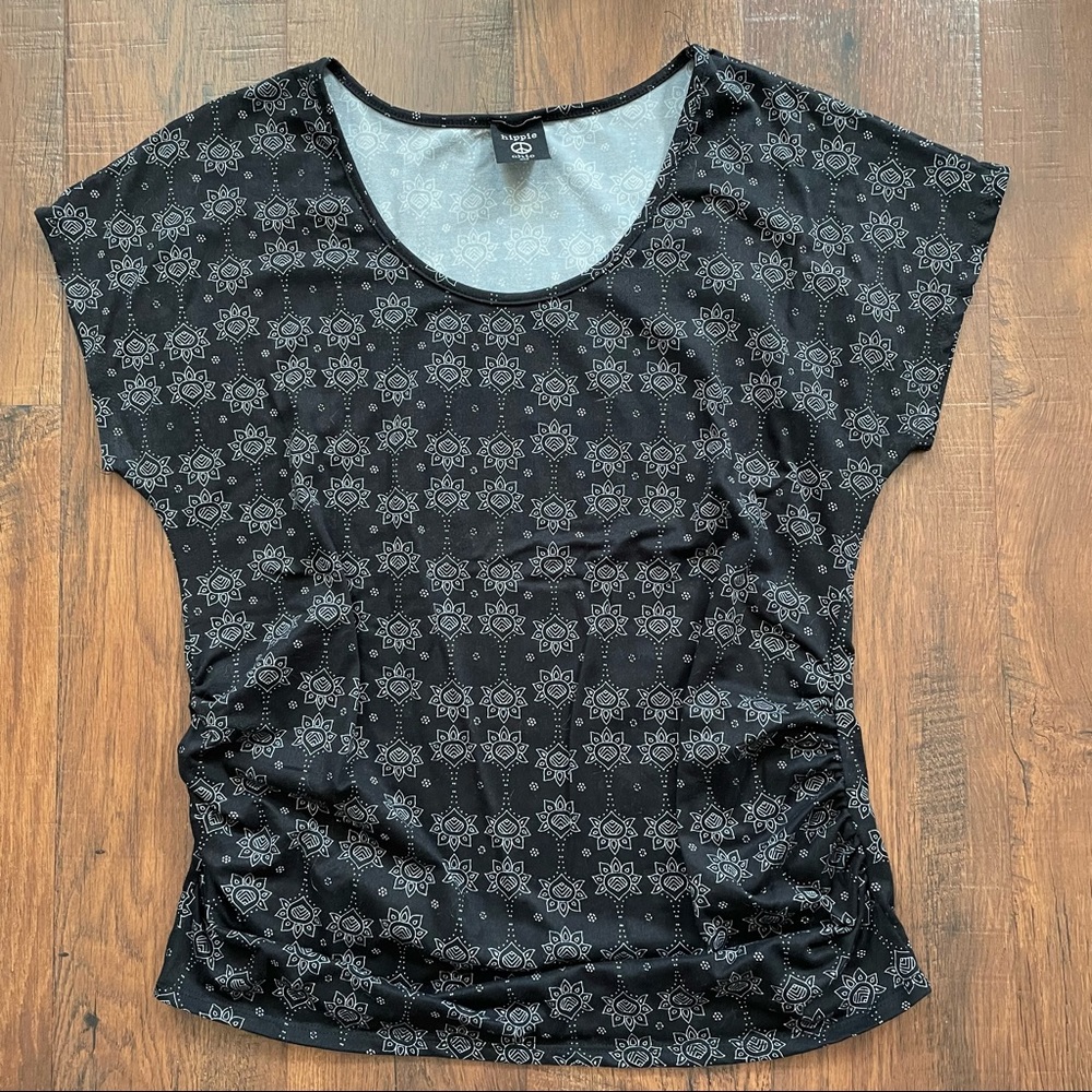 HIPPIE CHIC USA top with ruched sides. size large